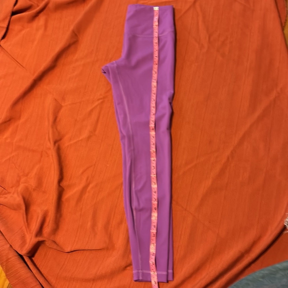 Lululemon women’s purple leggings size 8. Excellent used condition